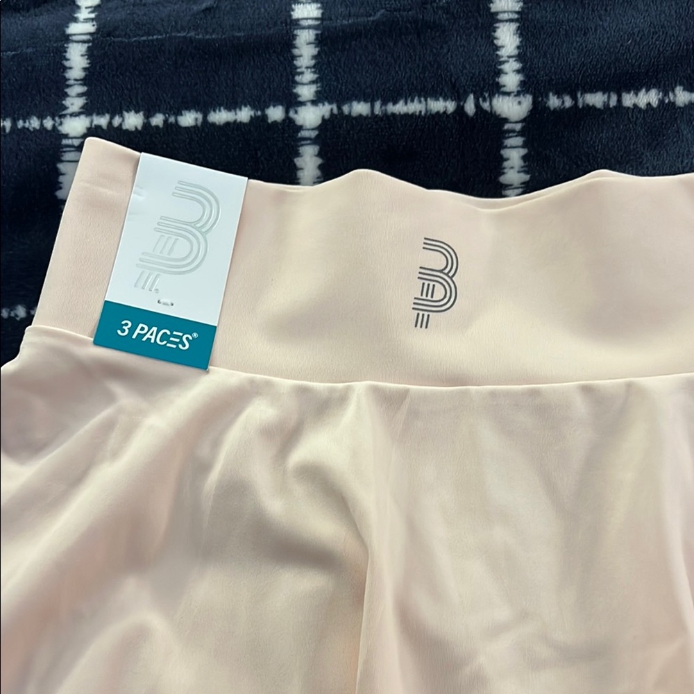 NWT Skort 3 Paces Medium - Picture 7 of 9